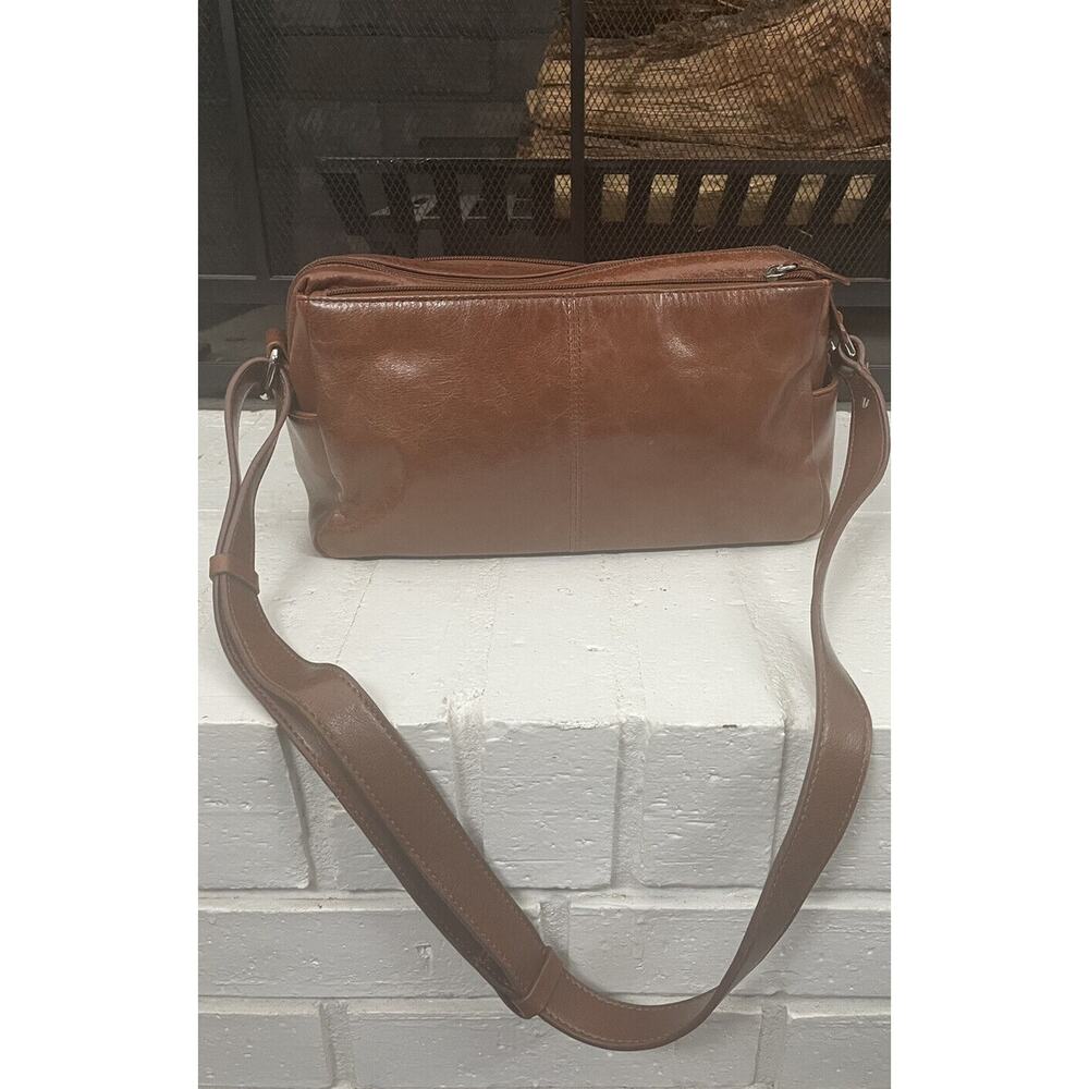 Aurielle Women’s Crossbody Purse Bag Brown Handbag with a shoulder‎ strap.